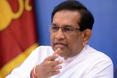 

Parliamentarian Rajitha Senaratne has called for the abolition of the Executive Presidency before the Presidential polls.

Addressing an event, MP Senaratne said that a time frame should not be placed if someone is keen to abolish the executive presidency. 



