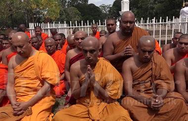 
Ven. Athuraliye Rathana Thera launched a hunger strike in front of Sri Dalada Maligawa this morning calling for the removal of Minister Rishad Bathiudeen, Eastern Province Governor M.L.A.M. Hizbullah and Western Province Governor Azath Salley from their posts.

