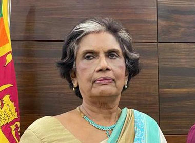 
Former President Chandrika Bandaranaike Kumaratunge urged the government to withdraw the Online Safety Act and the Anti-Terrorism Bill, claiming that they were dangerous acts which could be used by the government at any time to violate people's fundamental rights.

 

