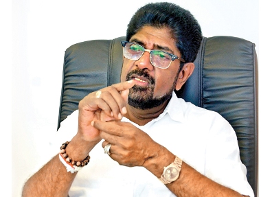 
Former Health Minister Keheliya Rambukwella, currently held in remand custody in connection with the alleged import of substandard Immunoglobulin injections, has sought bail from the Colombo High Court.

