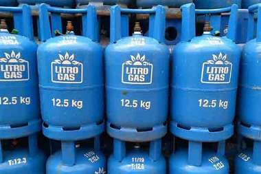 
The price of a 12.5 kg domestic Litro LP gas cylinder will reduced by Rs. 135 from midnight today, Litro Gas said.
Accordingly, the new retail price of a cylinder of 12.5 kg LP gas will be Rs.4,115.  



