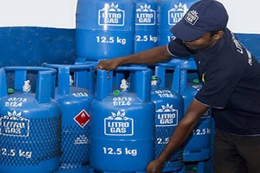 

Litro Gas announced today that they have decided not to revise their current domestic LP gas prices, despite the increase in international market prices. Addressing the media, Litro Chairman and CEO Muditha Peiris said that the decision was made after considering the financial hardships experienced by the public.



