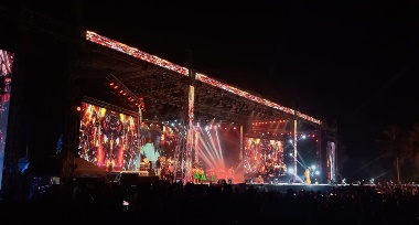 
Several people were reportedly injured during the concert conducted by popular Indian singer Hariharan at the Muttraveli Stadium in Jaffna last night, the police said.

The Hariharan Live in Concert and Star Night was held yesterday at the Muttraveli Stadium.


