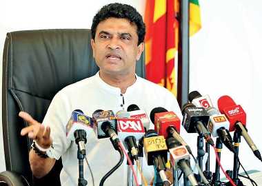 

Whilst calling the government to get Commitee on Public Enterprises (COPE) chief Rohitha Abeygunawarde to resign from his post, SJB MP Nalin Bandara Jayamaha told the House today that he will stage a fast unto death if the former does not resign.


