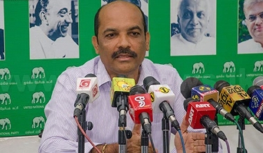 

Stressing that it is time to forget party politics, the United National Party (UNP) today invited all political parties to join hands to create a stable nation.




