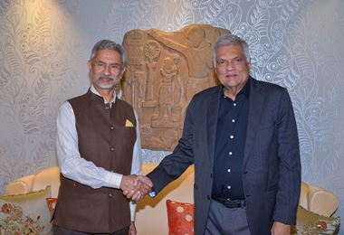 
India’s External Affairs Minister S. Jaishankar today met President Ranil Wickremesinghe in Perth to discuss the progress of bilateral projects, the President’s Media Division said.

