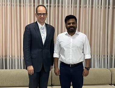 
 Canadian High Commissioner Eric Walsh met National People's Power (NPP) leader Anura Kumara Dissanayake at the JVP Headquaters today where they discussed the economic and politcal situation in Sri Lanka.


