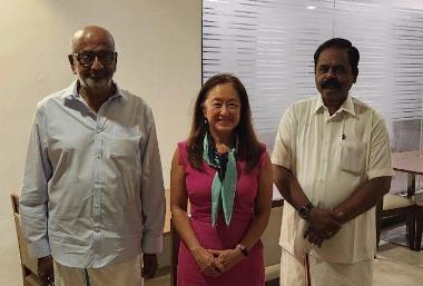 
தற்போதைய ஆட்சியாளர்கள் அதிகாரப்பகிர்விற்கு சாதகமாக இருக்கமாட்டார்கள் என தமிழ் தரப்பு பிரதிநிதிகள் இலங்கைக்கான அமெரிக்க தூதுவர் ஜூலி சங்கிடம் எடுத்துக் கூறியுள்ளனர்.


