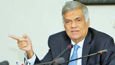
President Ranil Wickremesinghe yesterday (24) warned in Parliament that the Human Rights Commission of Sri Lanka (HRCSL) should not interfere in the duties of the Police, adding that he had asked the Attorney General (AG) to look into this matter. 


