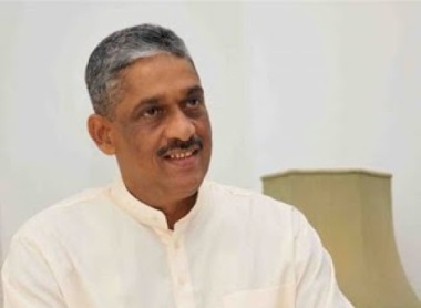 
Former Army commander Sarath Fonseka told Parliament today (April 26) that the person  who had groomed the main Easter Sunday suicide bomber – Zahran Hashim, is the current head of the State Intelligence Service (SIS) Maj Gen (Rtd.) Suresh Salley.
 
